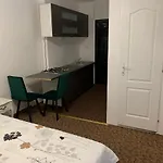 Republicii Old Town Suites Брашов