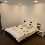 Republicii Old Town Suites Апартаменты Брашов