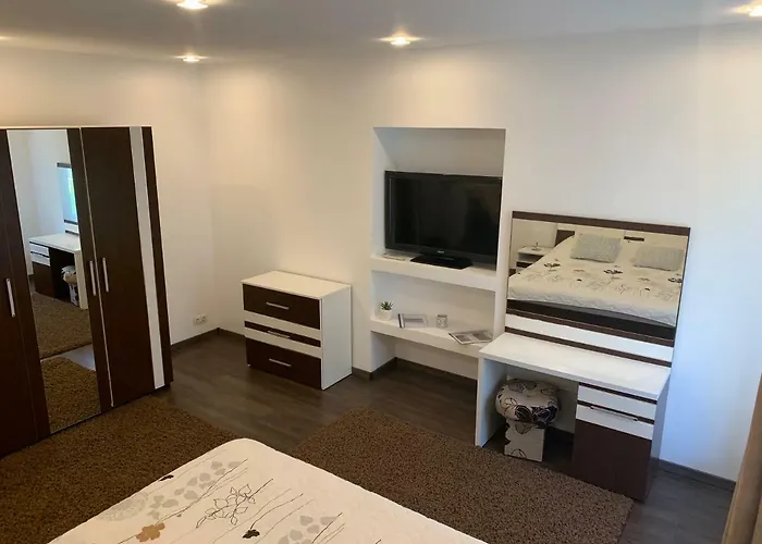 Republicii Old Town Suites * בראשוב